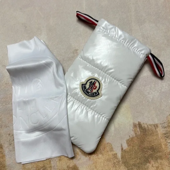 【かずちゃん】 新品・未使用　MONCLERモンクレール 非売品 ケース かずちゃん様専用】 新品・未使用 MONCLERモンクレール 非売品